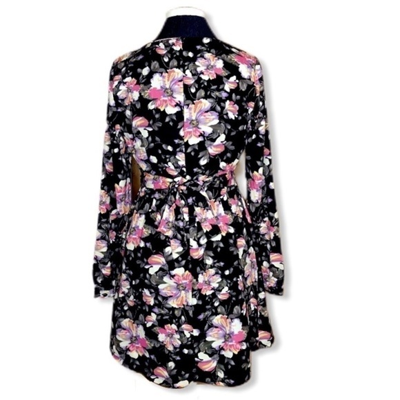 Forever 21 Contemporary Floral Faux Wrap Dress - Picture 4 of 7